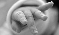 Bất mãn vì không có con trai, người đàn ông đầu độc con gái út tử vong gây phẫn nộ tại Ấn Độ