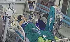  2 giờ căng thẳng, 15 lần sốc điện cứu bệnh nhân ngừng tim ngay trên đường vào phòng can thiệp