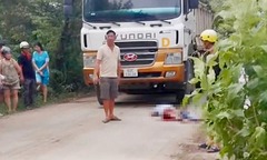Ngã vào xe ben chạy cùng chiều, người đàn ông đi xe máy tử vong thương tâm