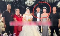 Xuất hiện tại đám cưới con trai, mẹ chú rể thành tâm điểm chú ý vì váy dạ hội quá nổi bật