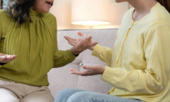 Mẹ trả hơn 17 tỷ đồng để  "thuê " con gái chăm sóc lúc tuổi già, dư luận dậy sóng