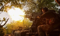 Lực lượng Nga khép chặt vòng vây, Tổng thống Zelensky nhận loạt  tin  "sét đánh " từ chiến trường