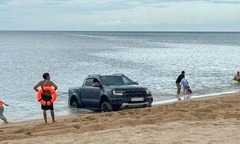 Chạy ô tô bóp còi inh ỏi trên bãi biển đông người, tài xế 44 tuổi lĩnh án tù