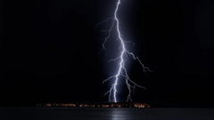 Trên đường đi học về, 3 nữ sinh bị sét đánh tử vong tại Ấn Độ