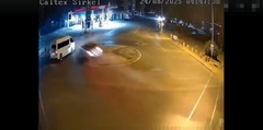 Clip: Khoảnh khắc  "bay " qua vòng xuyến, suýt chút nữa là tai nạn kinh hoàng