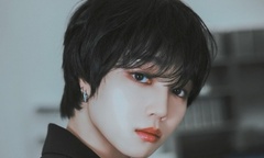 Nam ca sĩ điển trai sốc vì bất ngờ bị fan nữ hâm mộ quấy rối, vội vã rời khỏi hiện trường