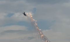 Ấn tượng khoảnh khắc phi công Su-30MK2, Yak-130 tỏa sáng trên Quảng trường Ba Đình