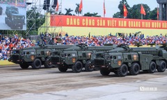 Video: Cận cảnh tổ hợp tên lửa đạn đạo Scud-B và dàn khí tài  "khủng " tại tổng duyệt A80