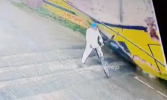 Clip: Người đàn ông đi xe đạp bị bức tường đổ đè tử vong thương tâm