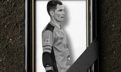 Thủ môn bất ngờ đổ gục, qua đời chỉ vài giây sau khi cản phá thành công một quả penalty