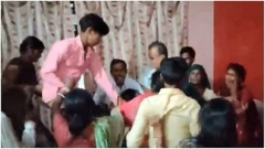 Clip: Không mua đồ ăn vặt cho vợ, người đàn ông cùng mẹ ruột bị cả nhà vợ lao vào hành hung