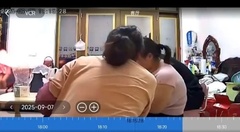 Clip: Điện thoại bất ngờ phát nổ khi đang xem video, bé trai bị bỏng nặng
