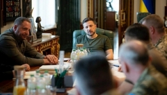 Tổng tư lệnh Ukraine báo tin  "trời giáng " từ chiến trường, Tổng thống Zelensky họp  "nóng "