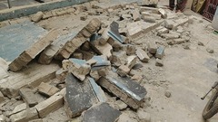 Tường bao trường học bất ngờ đổ sập, đè 11 học sinh thương vong ở Ấn Độ
