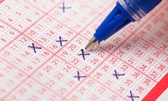 Mua vé số theo số điện thoại lừa đảo, bà nội trợ bất ngờ trúng 38 tỷ đồng