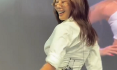 Nữ ca sĩ đình đám bị chỉ trích vì mặc đồ thiếu vải biểu diễn tại trường đại học