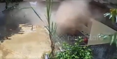 Clip: Bình gas phát nổ thổi bay mái nhà giữa trưa, một người sống sót kỳ diệu