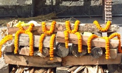 Người phụ nữ bất ngờ được phát hiện còn sống chỉ ít phút trước khi tiến hành hỏa táng