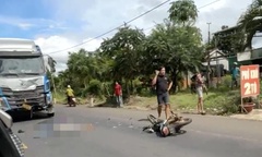 Hiện trường vụ va chạm với xe tải, hai thanh niên đi xe máy tử vong ở Lâm Đồng