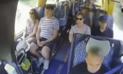 Clip: Tài xế phanh xe ngoạn mục, thoát vụ tai nạn nguy hiểm ở Tuyên Quang, khách Tây vỗ tay tán thưởng