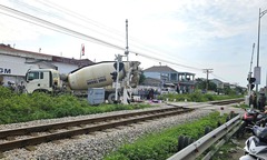 Xe bồn băng qua đường sắt va chạm với xe máy, 2 phụ nữ tử vong thương tâm 