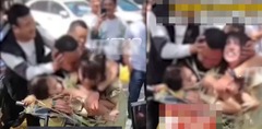 Hai phù dâu bị trói chặt vào vào xe, sàm sỡ trong đám cưới gây phẫn nộ ở Trung Quốc