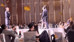 Cặp đôi  "chơi lớn " tổ chức tiệc ly hôn, mời khách đến nhận lại tiền mừng cưới