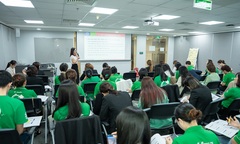 Tư vấn viên bảo hiểm Manulife được đào tạo kiến thức sức khỏe cộng đồng