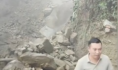 Clip: Đứng tim khoảnh khắc sạt lở kinh hoàng ở đèo Khau Phạ, nhóm người thoát nạn trong gang tấc