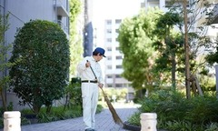 Triệu phú bất động sản có thu nhập 5,3 tỷ đồng/năm nhưng đi làm lao công để duy trì sức khỏe