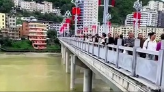 Nhà gái yêu cầu thêm 75 triệu đồng “phí xuống xe”, chú rể bức xúc lao xuống sông, bị nước cuốn mất tích trước giờ làm lễ