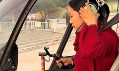 Chán cảnh kẹt xe dịp lễ,  hai anh em  "chơi lớn " khi thuê trực thăng về quê