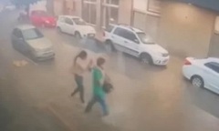 Lội nước để đến lớp học, nữ sinh 17 tuổi bị điện giật tử vong tại Brazil