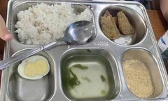Làm rõ bữa ăn 25.000 đồng của học sinh một trường tiểu học tại Quảng Trị chỉ có trứng, 3 lát chả, muối lạc