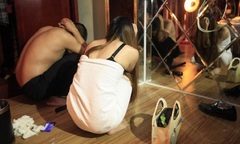  "Thế giới ngầm " Mại dâm 4.0:  "Chân dài " bán dâm giá 500.000 đồng/lượt, bị ông chủ  "cắt phế " 50%