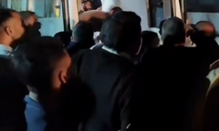 Clip: Hiện trường vụ lở đất chôn vùi chiếc xe buýt chở hàng chục hành khách tại Ấn Độ, ít nhất 18 người thiệt mạng