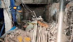 Clip: Hiện trường sập tòa nhà 6 tầng đang cải tạo, 4 người tử vong thương tâm