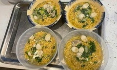 Chủ quán bánh xèo ở Thái Nguyên hỗ trợ sinh viên sạc điện, ăn uống miễn phí