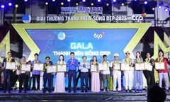 Trưởng bản Mùa A Thi cứu 90 người thoát lũ dữ và Hòa Minzy được tôn vinh  "Thanh niên sống đẹp "