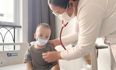 Tưởng viêm nhẹ bé 1 tuổi nhập viện vì áp xe góc hàm có nguy cơ chèn ép đường thở