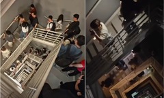 Hàng trăm nhân viên phải đi bộ 106 tầng vì sét đánh khiến thang máy mất điện