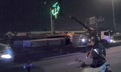 Tin tức tai nạn giao thông mới nhất ngày 19/10: Ô tô tông gãy trụ đèn chiếu sáng tại TP.HCM