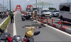 Tin tức tai nạn giao thông mới nhất ngày 20/10: Xe máy va chạm xe tải chở gỗ, 1 người tử vong