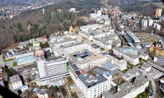 Tình tiết mới nhất vụ  "bác sĩ để con 12 tuổi khoan hộp sọ bệnh nhân " ở  Áo