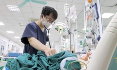 Tin tức đời sống 23/10: Vừa xem tivi vừa chơi, bé 13 tuổi nuốt đinh ghim vào đường thở 