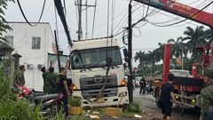 Hiện trường xe container mất lái lao vào nhóm người đứng ven đường, nhiều người thương vong ở Đồng Nai
