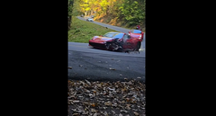 Clip: Khoảnh khắc Siêu xe Ferrari thành  "đống sắt vụn " sau tai nạn tại  "thánh địa tốc độ " khét tiếng