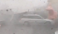 Clip: Siêu bão Melissa cuốn phăng mái nhà, giật đổ cây cối và gây ngập lụt kinh hoàng tại Jamaica