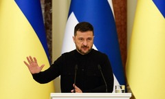 Tổng thống Zelensky bất ngờ thừa nhận  "tin sét đánh " với Ukraine giữa lúc  "nước sôi lửa bỏng "