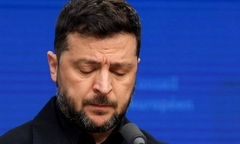 Tổng thống Zelensky bất ngờ nhận thêm tin  "sét đánh ngang tai " giữa lúc chiến sự  "căng như dây đàn "